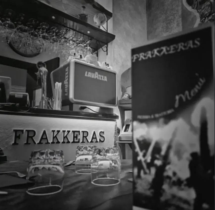 Pizzeria Frakkeras - esterno e insegna